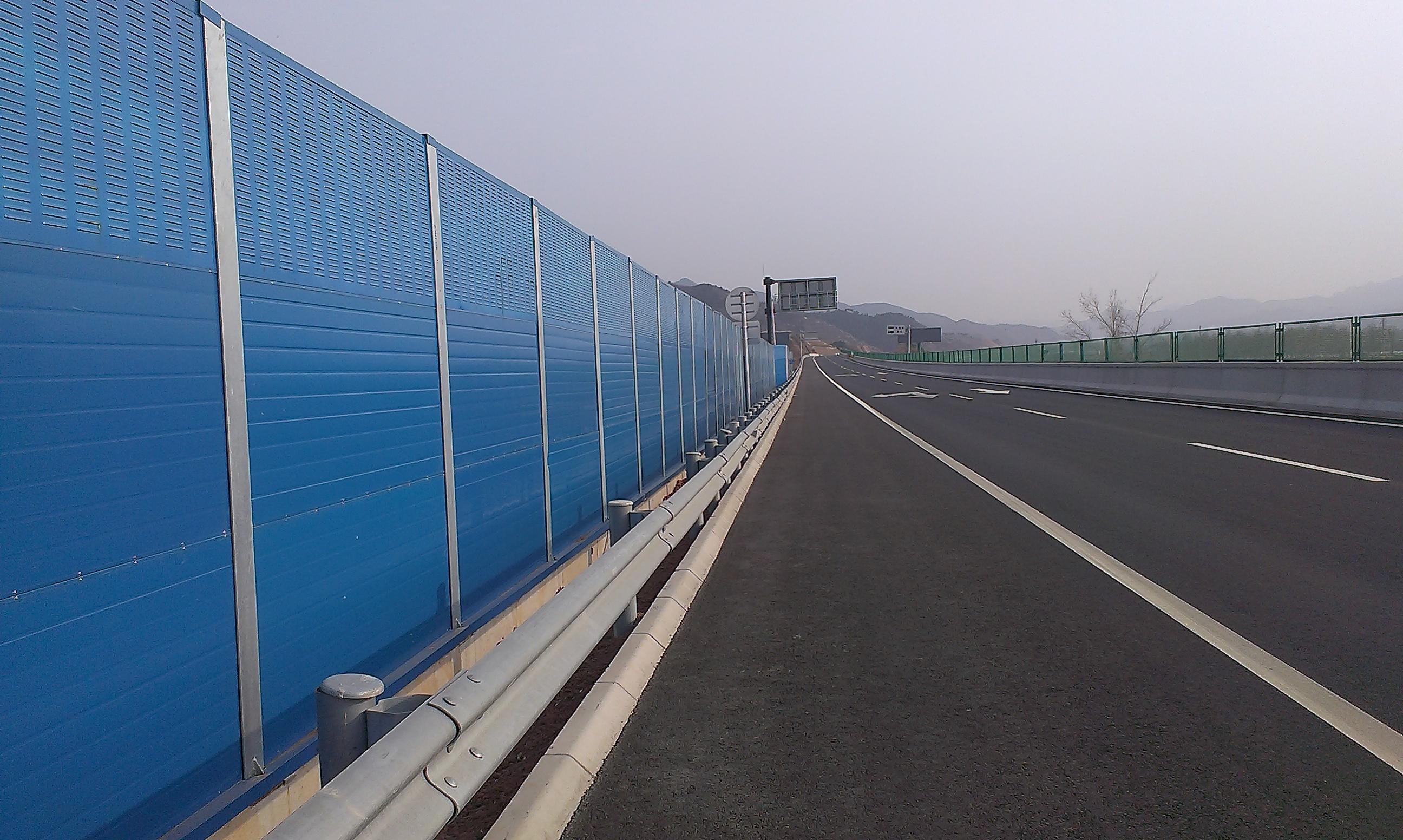 <a href=http://m.huaxiamian.com/news_article?news_id=136>公路聲屏障</a>