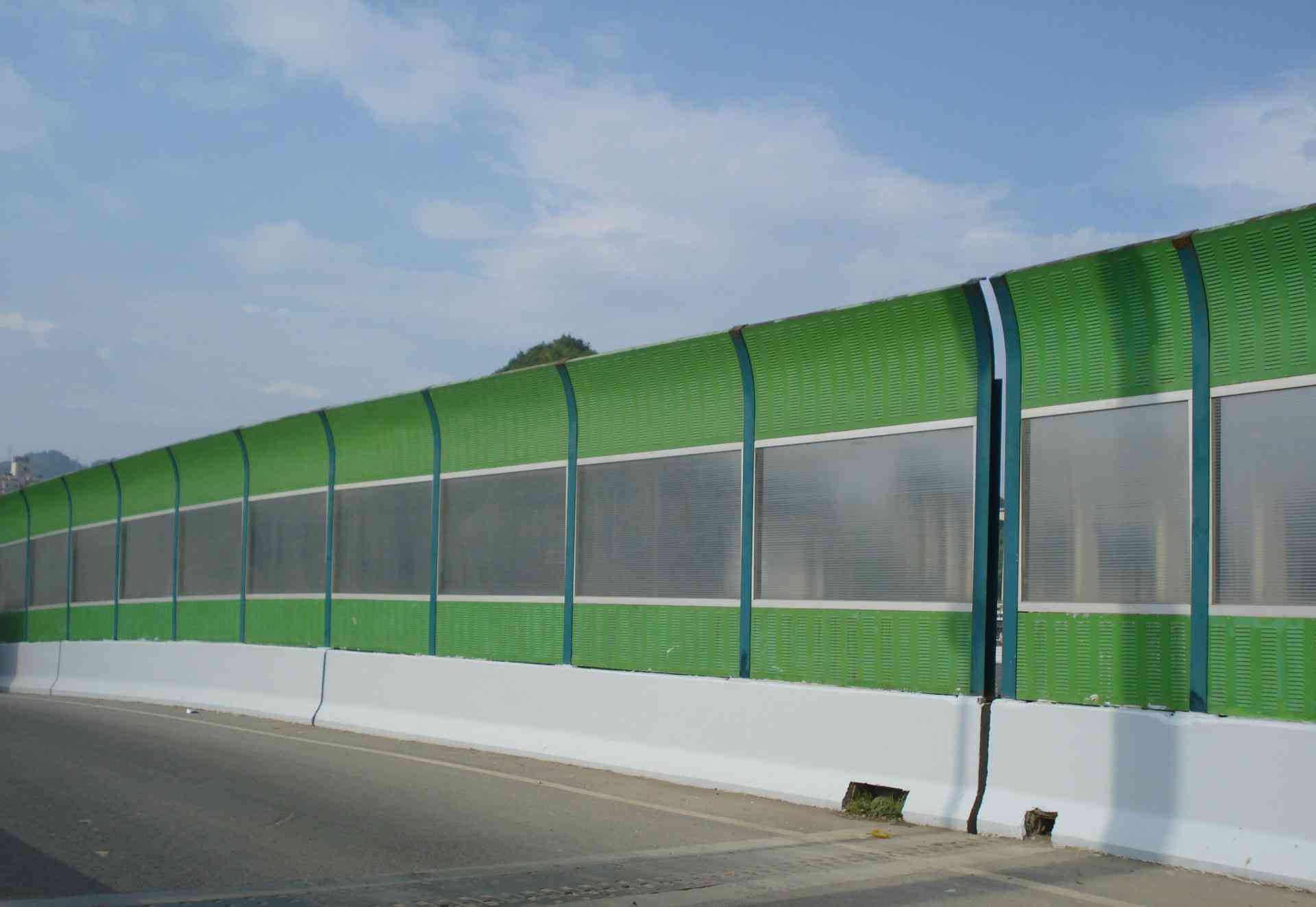 <a href=http://m.huaxiamian.com/news_article?news_id=139>公路聲屏障</a>