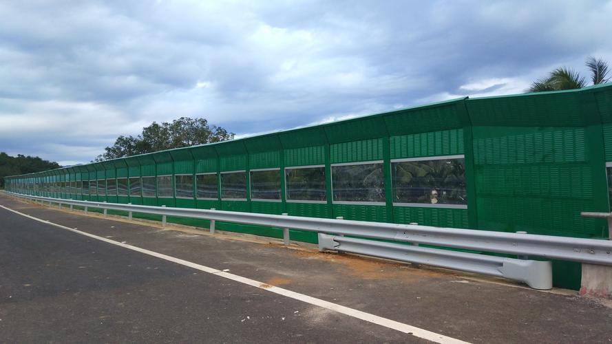 <a href=http://m.huaxiamian.com/news_article?news_id=144>天津道路聲屏障</a>